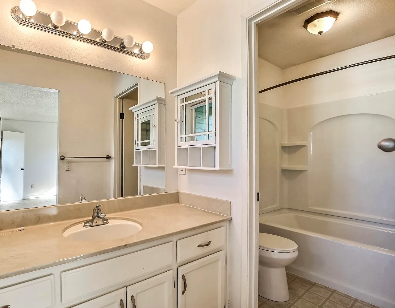 2 bed, 1042 sqft, $3,400 — Photo 4
