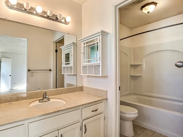 1087 Rymar Way — Photo 4