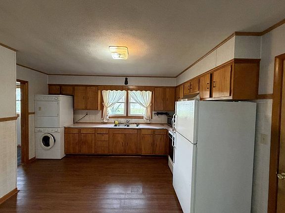 5th image of 711 E 3rd St