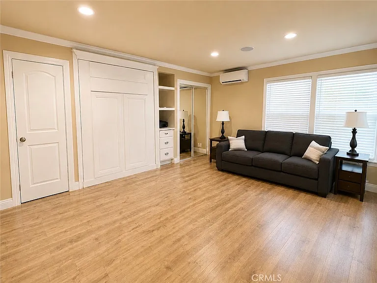 256 W College St #2 — Photo 4