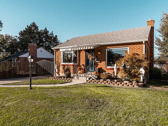 3rd image of 1155 E Lorraine Dr