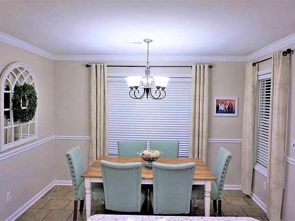 Eat-In Kitchen