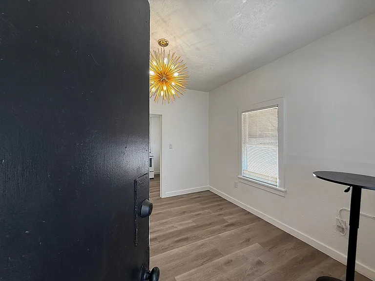 239 N Warren Ave — Photo 88