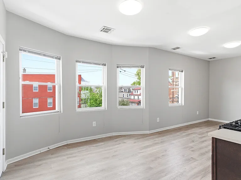 456 Avon Ave #3L — Photo 2