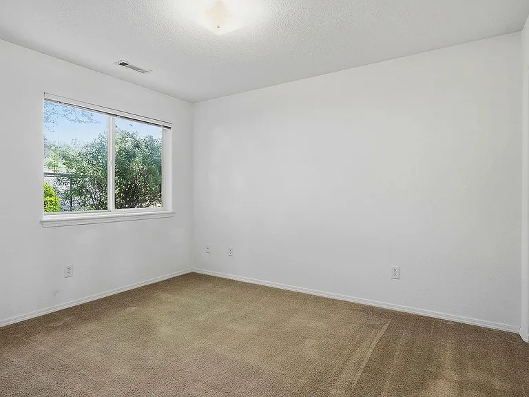 305 Blackberry Ct — Photo 9