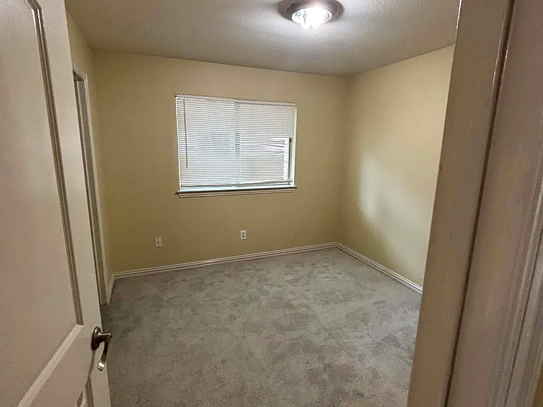 7821 Leigh Ann Dr — Photo 4
