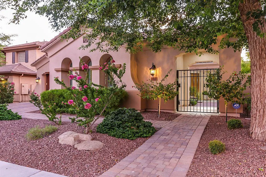3 bed, 2.5 bath, 2687 sqft, $3,400 — Photo 1