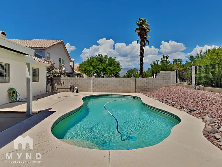 137 S Nightfall Ave — Photo 2
