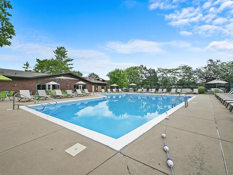 Hampton in Highland Apartments — Photo 14
