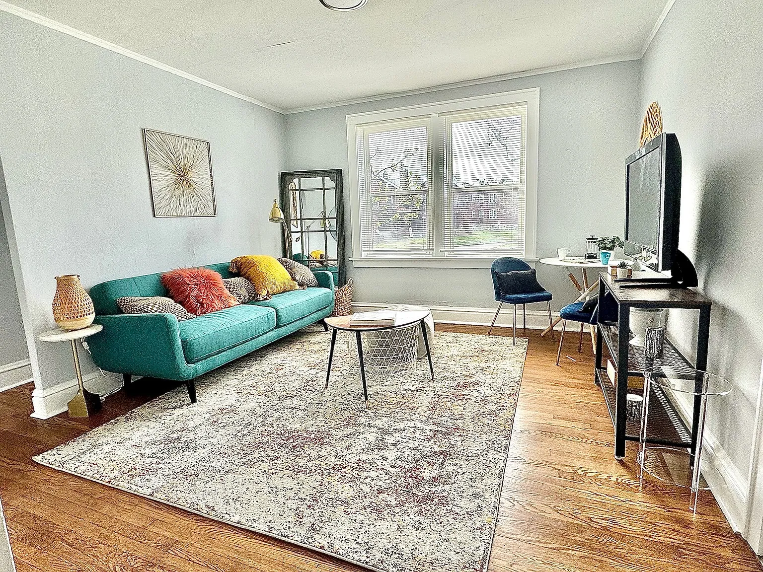 Lindenwood & Chippewa Apartments — Photo 4