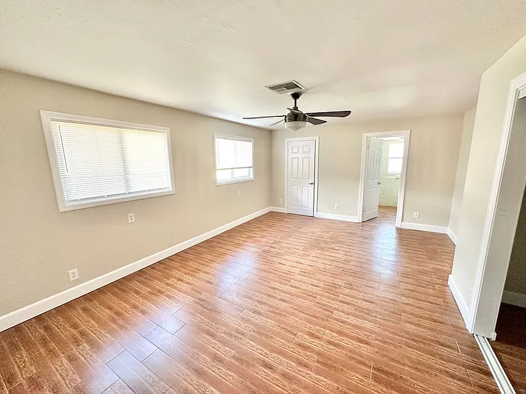3140 Caledonia Ave — Photo 7