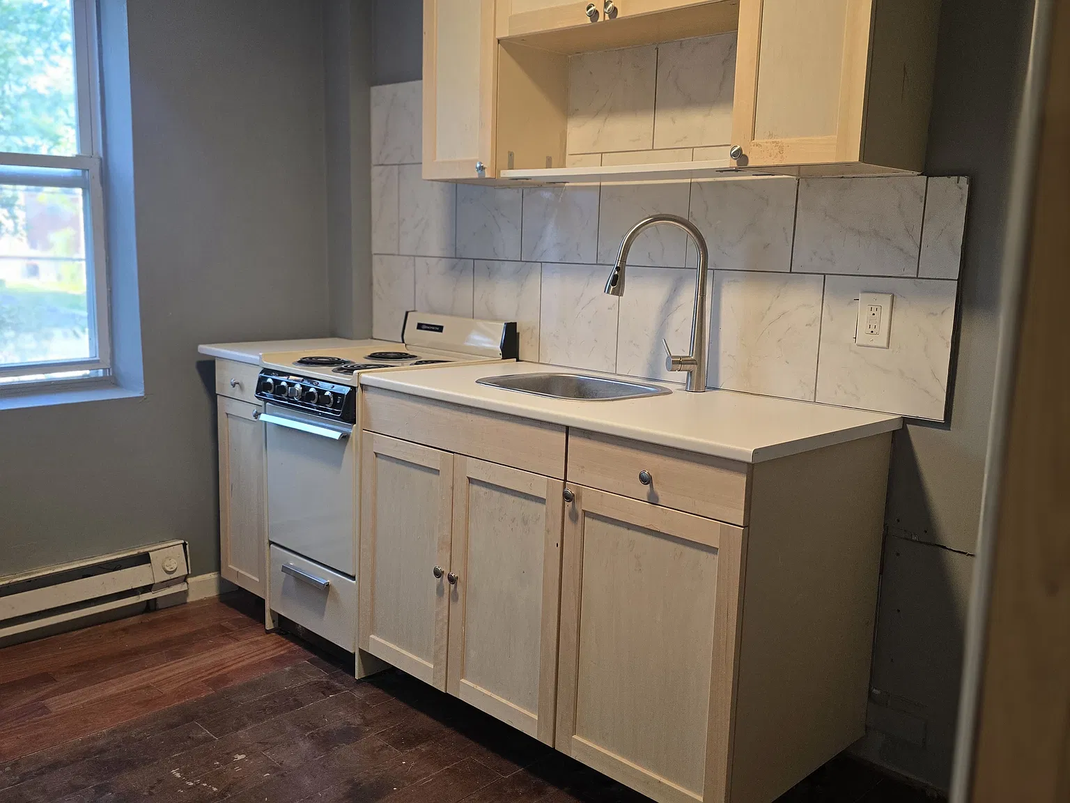 1030 Thomas St — Photo 2