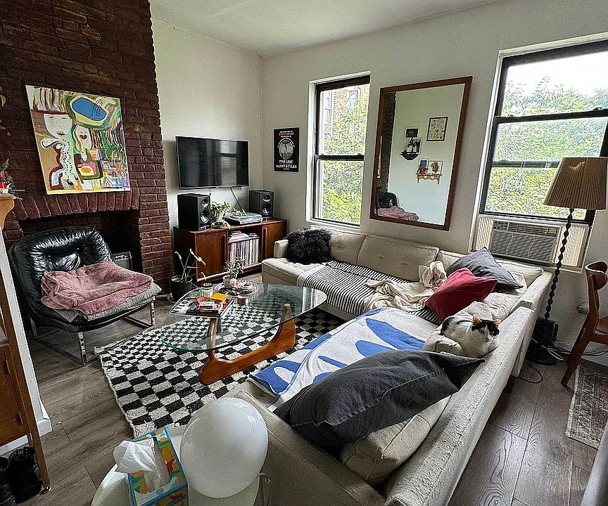 1st image of 440 Lorimer St APT 2