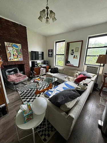 440 Lorimer St #2 Photo 1