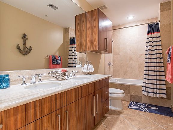 5th image of 310A Padre Blvd