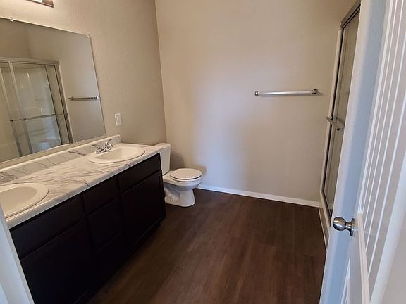 5th image of 1661 Edinburgh Dr