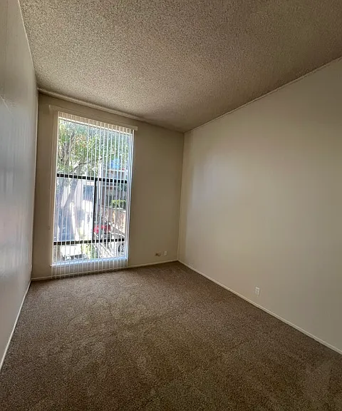 310 N Civic Dr — Photo 18