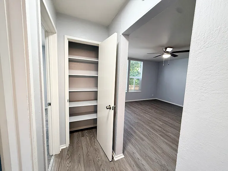 475 Alcatraz Ave #8 — Photo 10