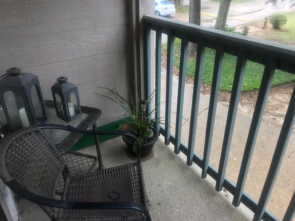 1st image of 1400 E Bayou Pkwy APT 5A