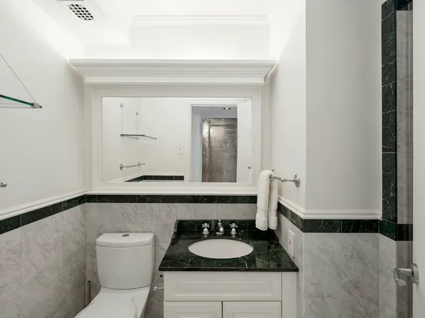 880 5th Avenue image 9 of 12