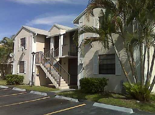 2nd image of 1120 N Franklin Ave APT L