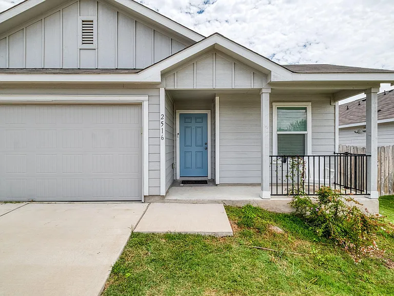 2516 Carpathian Cv — Photo 3