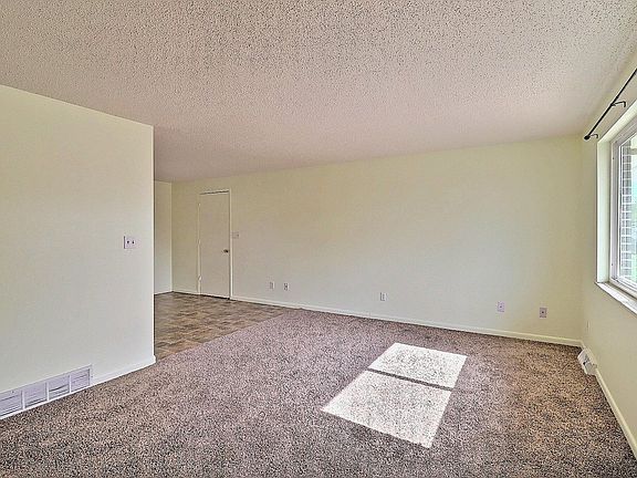 5th image of 3011 Lakeside Dr