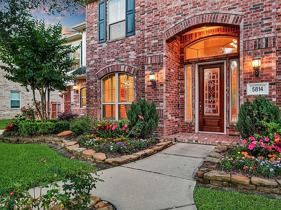 3rd image of 5814 Calico Crossing Ln