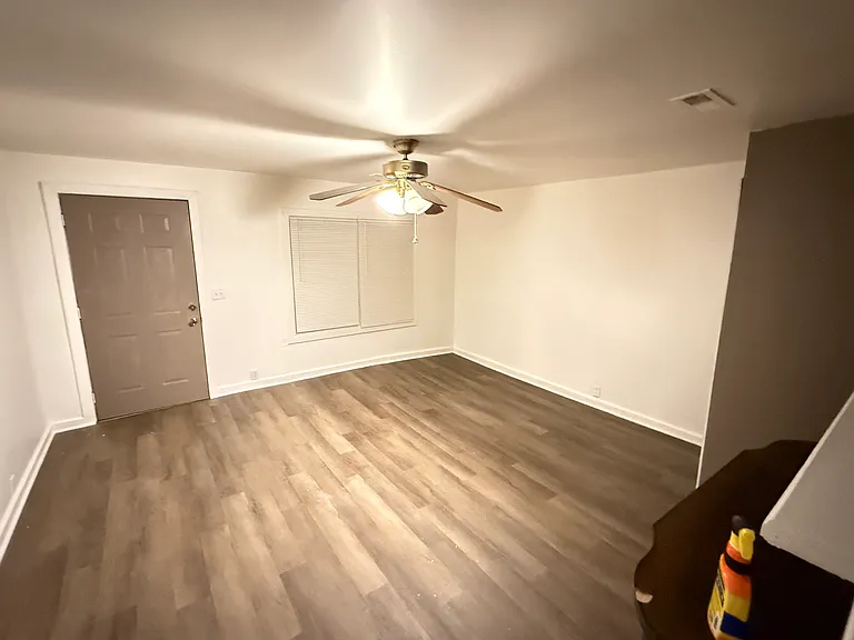 2119 Wilson Ave — Photo 6