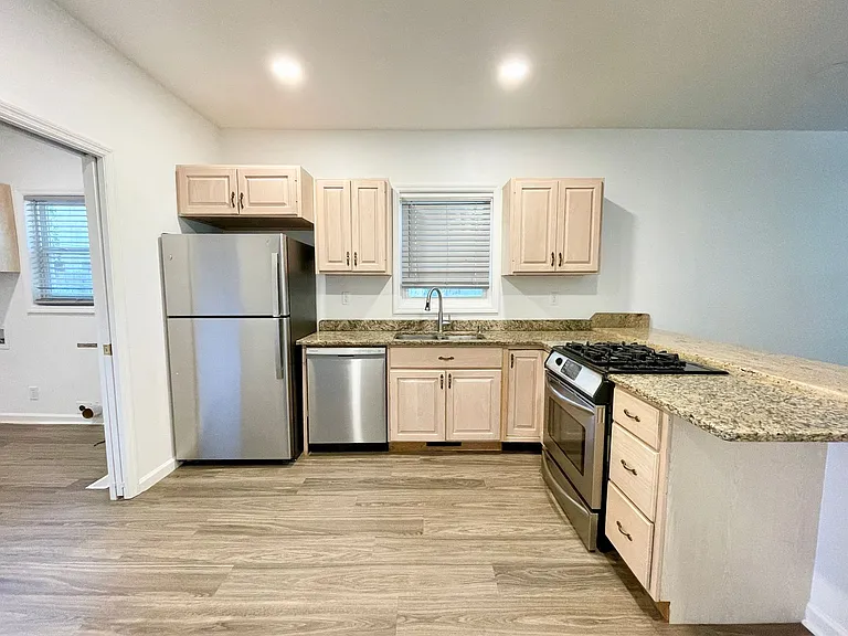 2615 Kershaw St — Photo 4