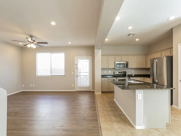 7338 W Cambridge Ave — Photo 5