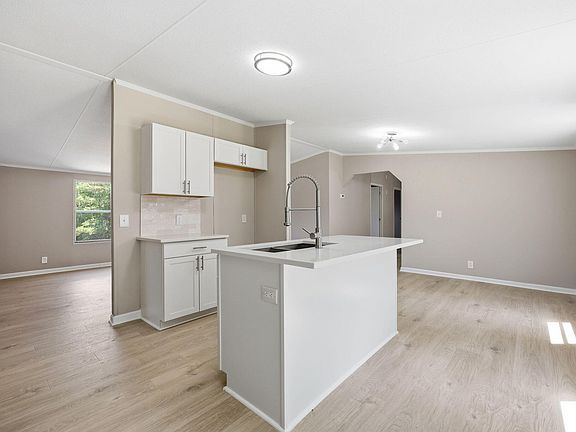 5th image of 733 Lemay Ln