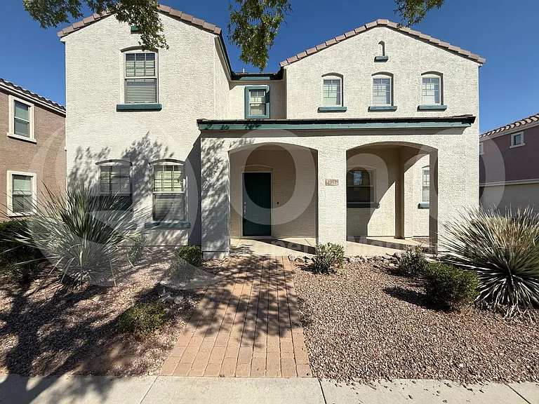1911 S Tucana Ln — Photo 2