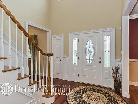 4th image of 9 Gibbons Ct