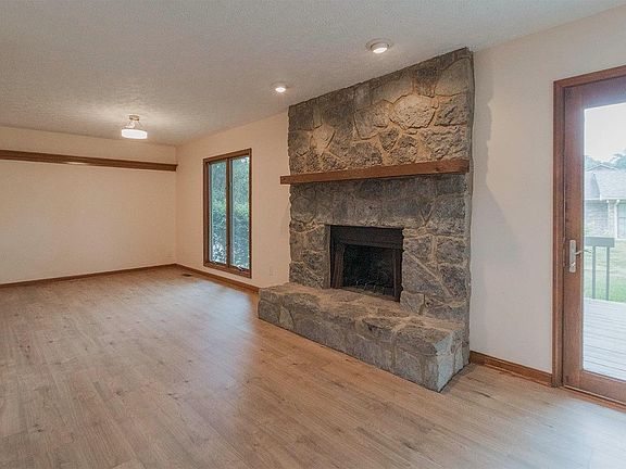 5th image of 1827 Londonderry Dr #8