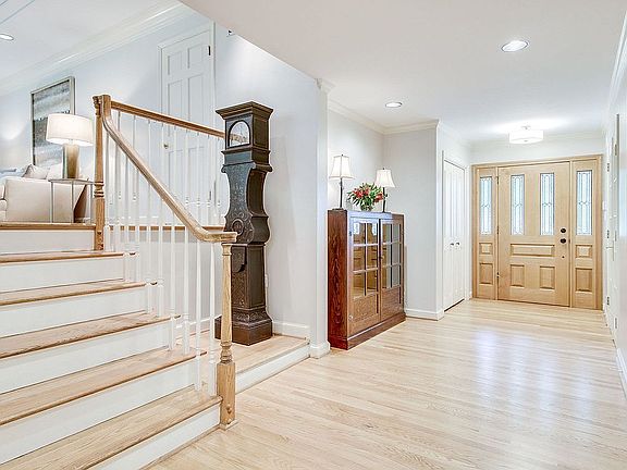 5th image of 6804 Lupine Ln