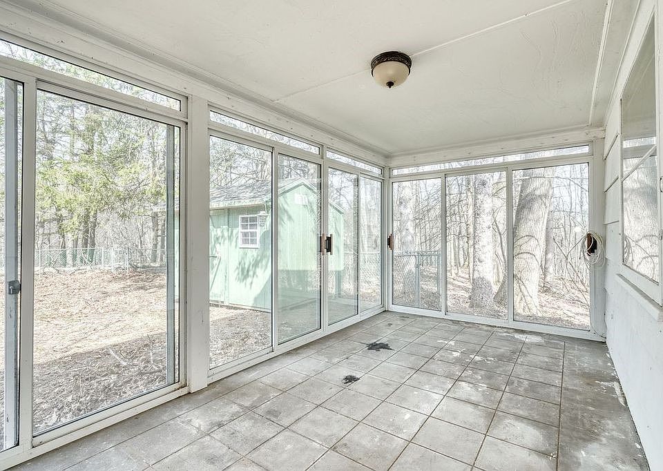 22nd image of 262 Commodore Pkwy