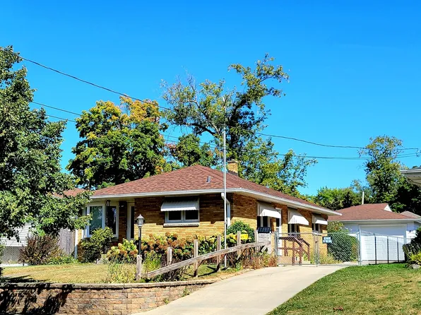 1833 N Jackson St, Waukegan, IL 60087