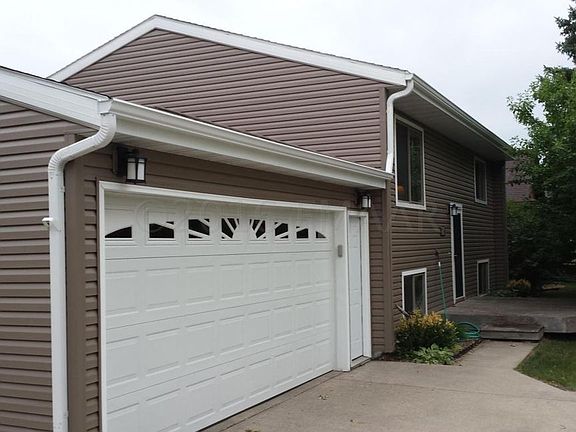 2nd image of 719 7th Ave W