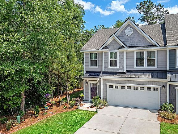 2nd image of 422 Grand Palm Ln