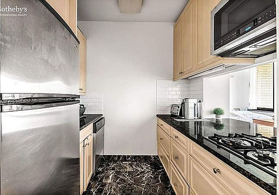 4th image of 99 Battery Pl APT 17K