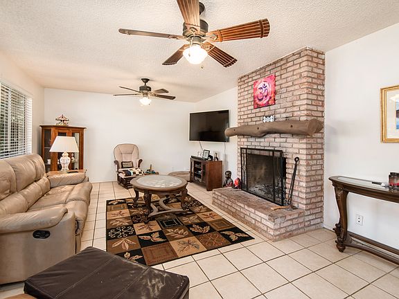 4th image of 2106 Warmlands Ave