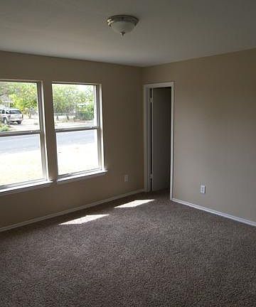 3rd image of 704 S Brownleaf St
