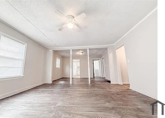 2203 Eleanor Dr — Photo 2