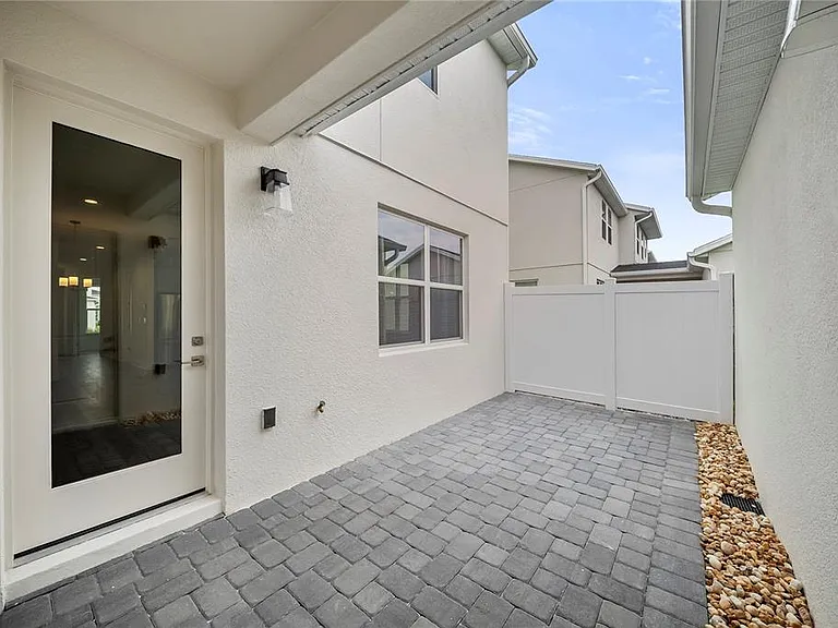 1856 Crowncrest Dr — Photo 38