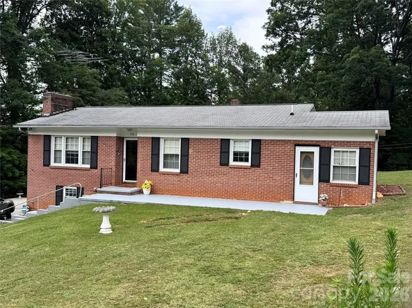 119 SE Foothill Dr, Lenoir, NC 28645