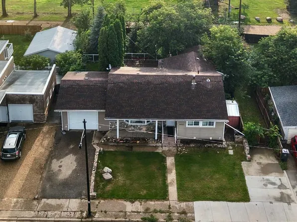 8602 E 95th St, Peace River, AB T8S 1G5