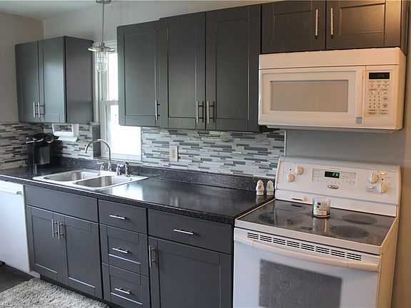 3rd image of 401 Ash St