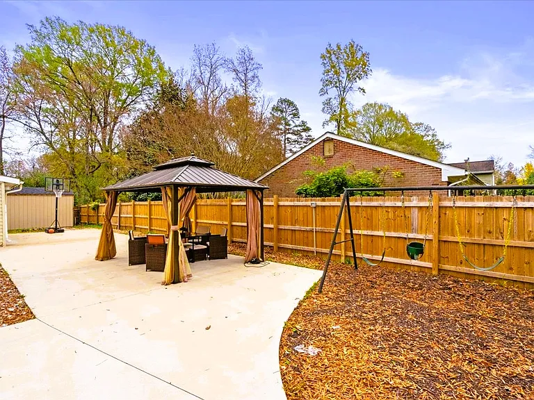 34 Shenandoah Dr — Photo 31