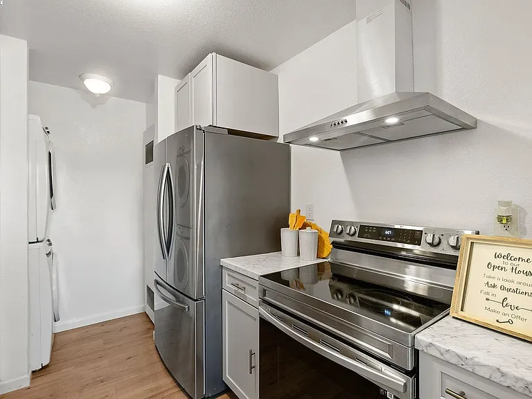 4926 Lowry Rd — Photo 3